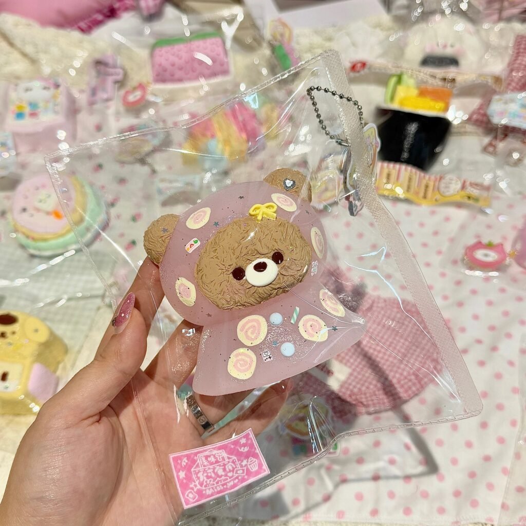 25039 MissWu Raincoat Bear (Dry Glutinous Cream Texture Series) / MissWu 雨衣小熊(干糯奶油触感系列)