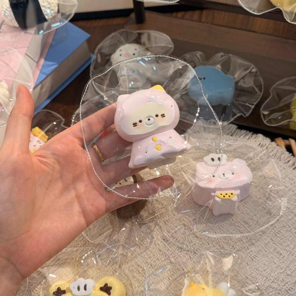520005 Miao Miao Shop Raincoat Kitty (Milk Candy Clay 2.0 Texture Series) / Miao miao的小铺 雨衣小咪（2.0奶糖泥触感系列）