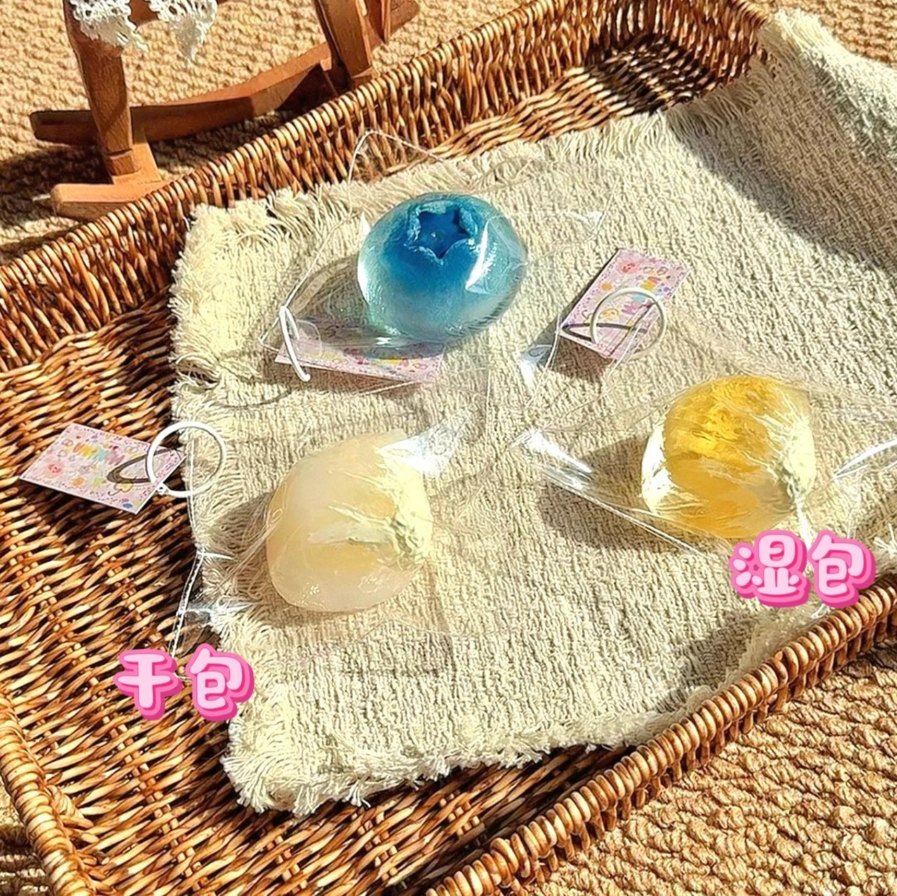 239017 Monona Squishy Wet-Filled Durian - Clear Skin / 软软蛋白Monona 湿包榴莲(透皮)