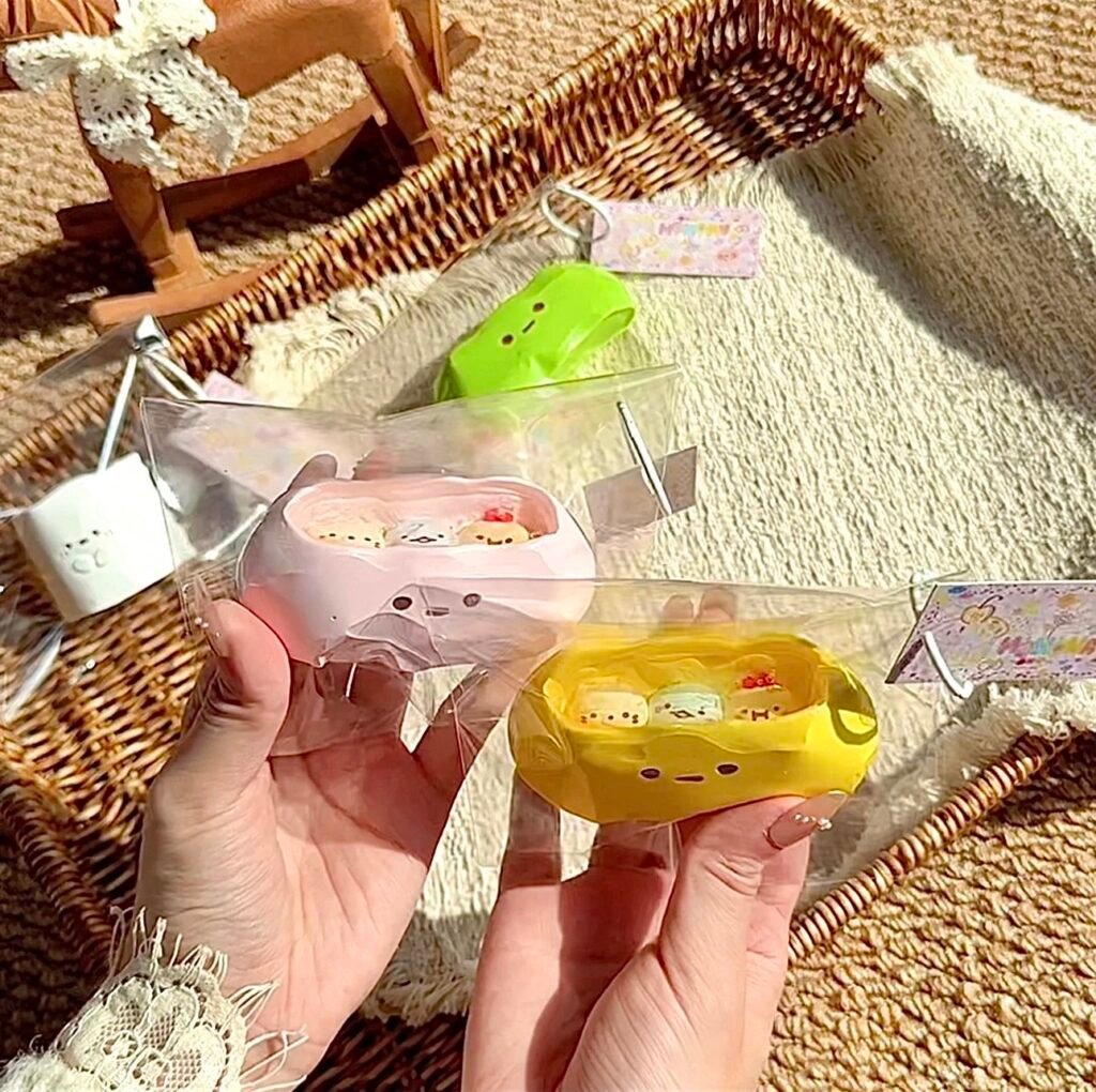 239019 Monona Squishy Pea Squeezer - Green / 软软蛋白Monona 豌豆挤挤绿