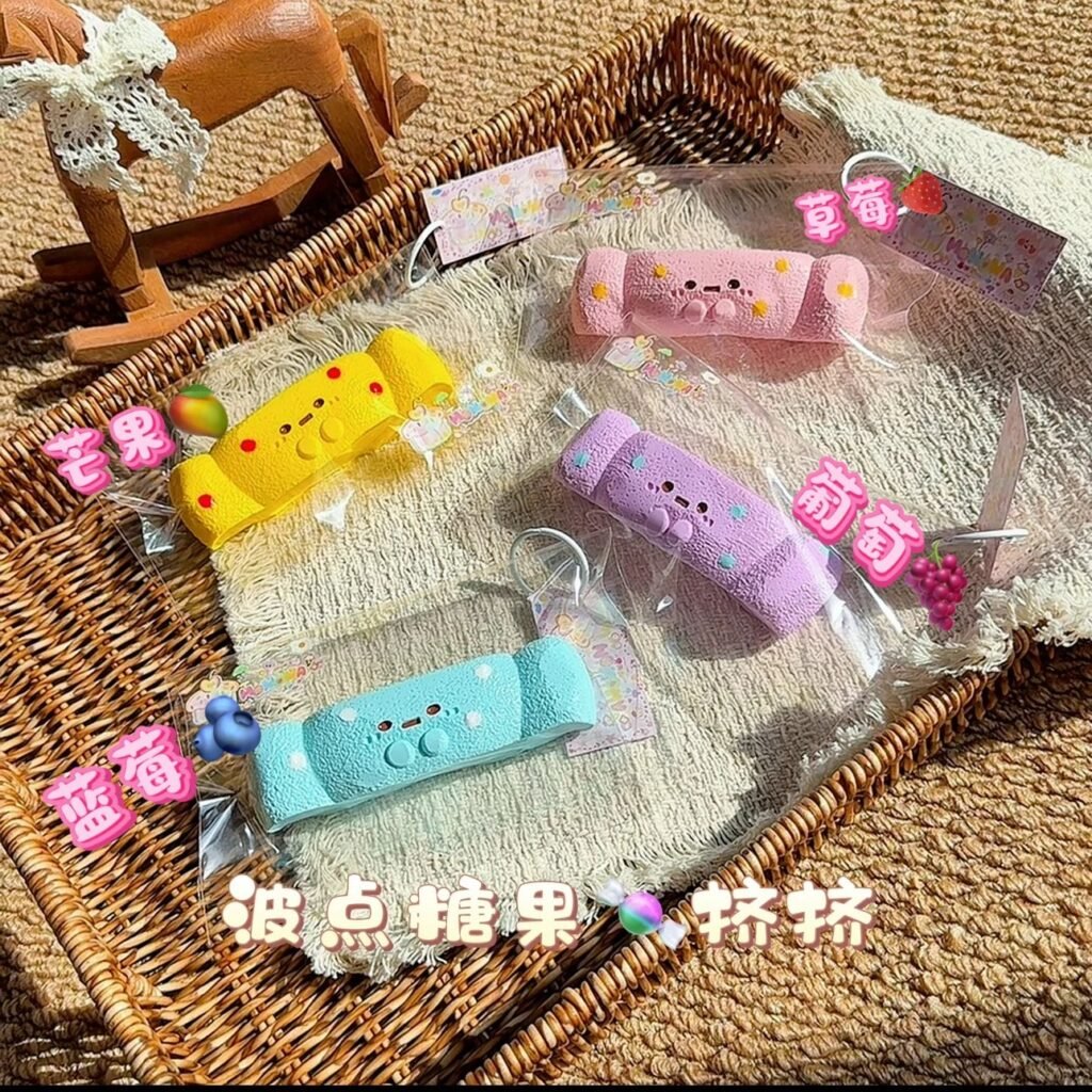 239023 Monona Squishy Strawberry Candy Squeezer / 软软蛋白Monona 草莓糖果挤挤