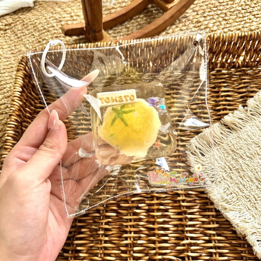 239029 Monona Squishy Clay-Filled Squishable Tomato - Half Ripe / 软软蛋白Monona 粘土内馅捏爆小番茄半熟