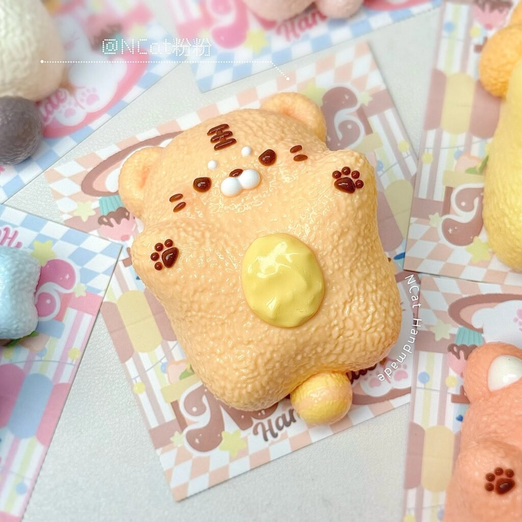 435018 NCat Handmade Hugging Tiger (Dry Cream Clay Texture Series) / NCat粉粉 抱抱老虎(干奶油泥触感系列)