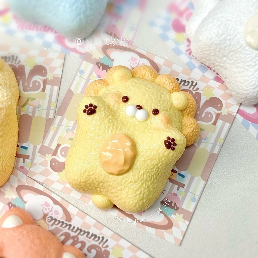435019 NCat Handmade Hugging Lion (Dry Cream Clay Texture Series) / NCat粉粉 抱抱狮子（干奶油泥触感系列）