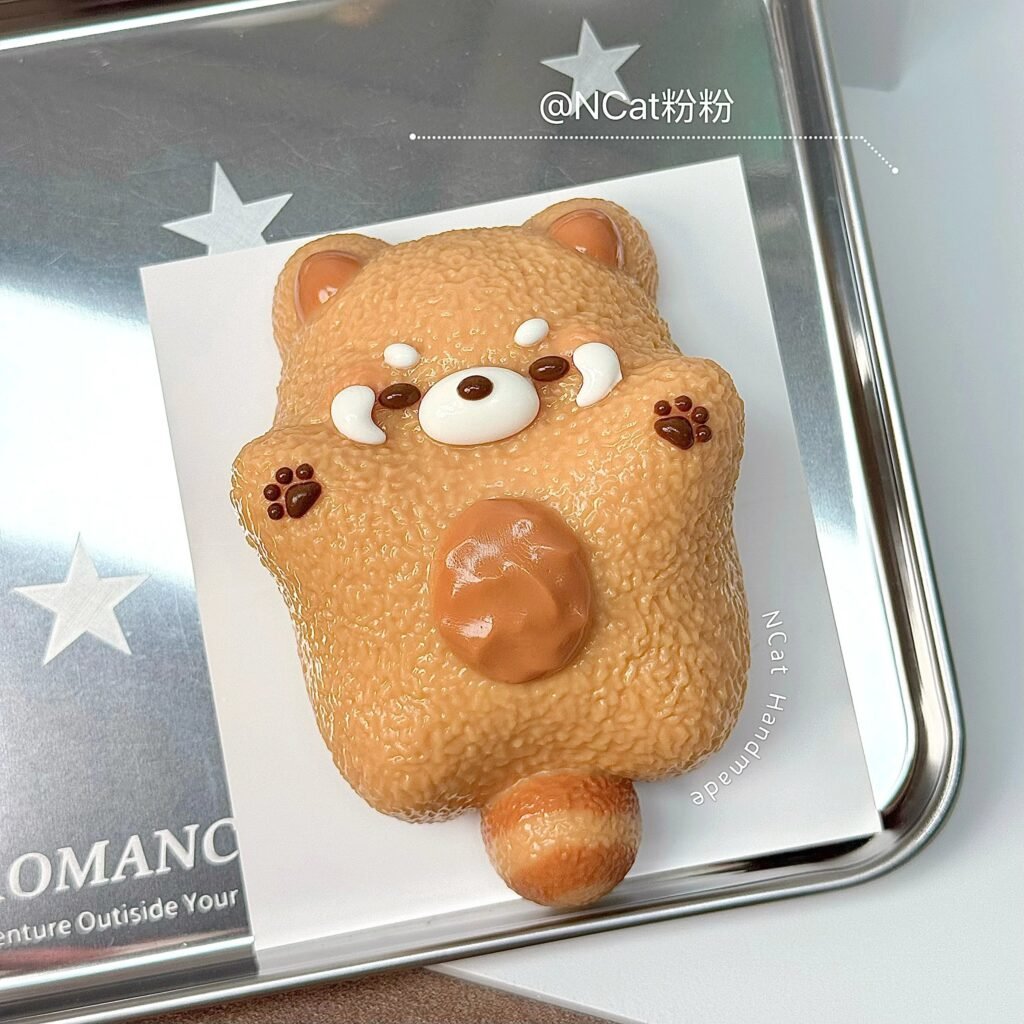 435024 NCat Handmade Hugging Red Panda (Dry Cream Clay Texture Series) / NCat粉粉 抱抱小熊猫(干奶油泥触感系列)