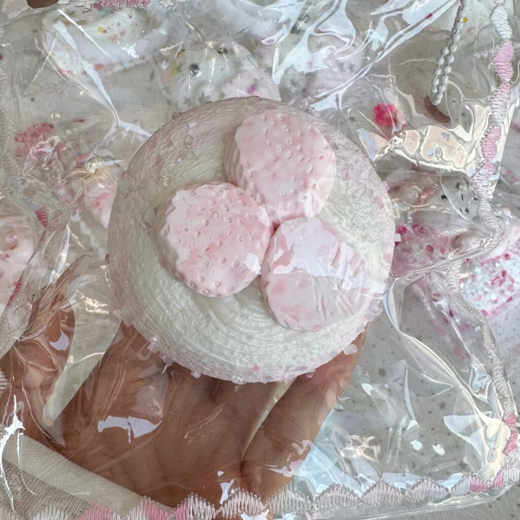 533028 Niege Wanan Strawberry Daifuku (Marshmallow Clay Texture Series) / 捏个晚安 草莓大福（棉花糖泥触感系列）