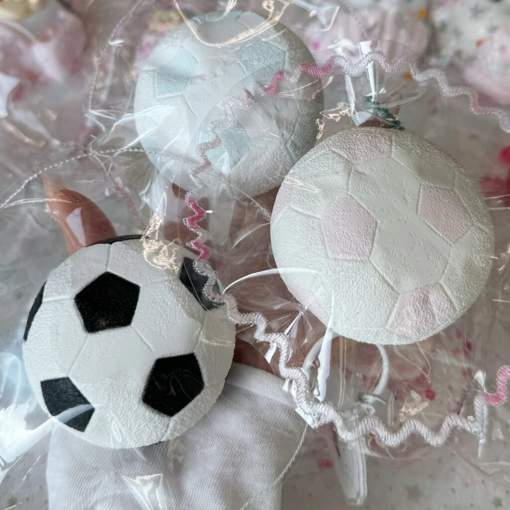 533035 Niege Wanan Football - Black (Sticky Clay Texture Series) / 捏个晚安 足球·黑色（黏糊泥触感系列）