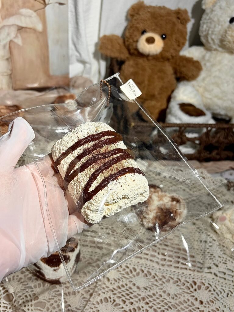 48031 One Bowl Bear Fuzzy Towel Roll (Yogurt Clay Texture Series) / 一碗熊泡饭 毛绒毛巾卷（酸奶泥触感系列）