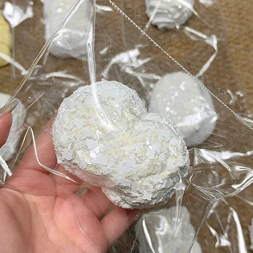 135123 Ohmo Nienie Snowflake Large Twist (Cream Cheese Clay Texture Series) / ohmo捏捏 雪花大麻花(干酪泥触感系列)