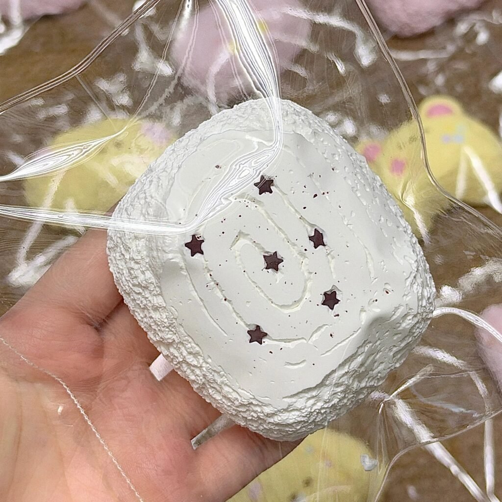 135150 Ohmo Nienie Star Chocolate Cream Roll (Heat Pad Soft Cheese Clay Texture Series) / ohmo捏捏 星星巧克力奶油卷（加热垫软干酪触感系列）