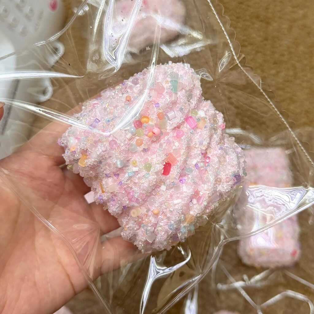 135197 Ohmo Nienie Candy Sprinkle Roll (Heat Pad Cream Cheese Clay Texture Series) / ohmo捏捏 彩碎碎卷卷(加热垫干酪泥触感系列)