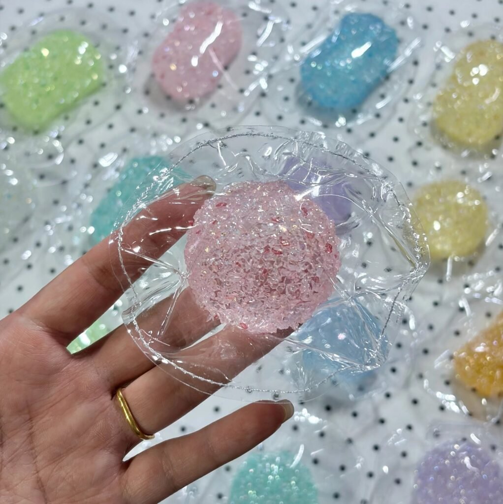 490023 One Wan Meixiangdao Strawberry Popping Candy (Clear Moldable Clay Texture Series) / One弯没想到 草莓跳跳糖（透明可塑泥触感系列）