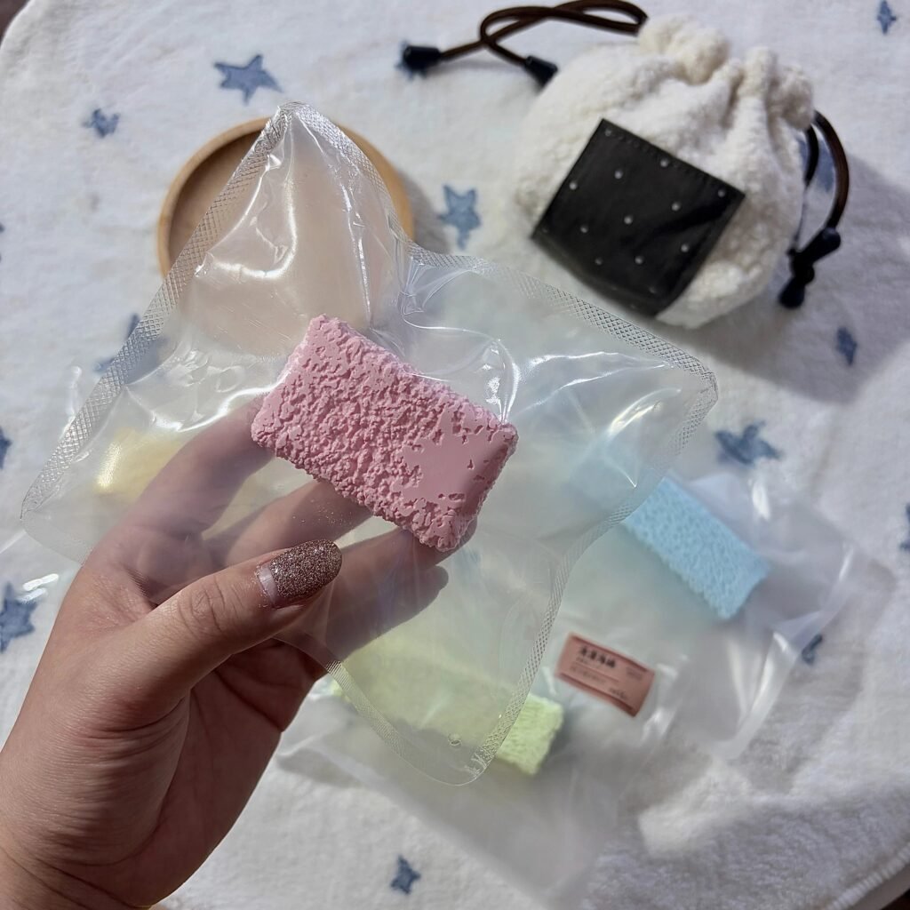 490052 One Wan Meixiangdao Pink Short Sponge (Coconut Oil Texture Series) / One弯没想到 粉短海绵（椰子油触感系列）