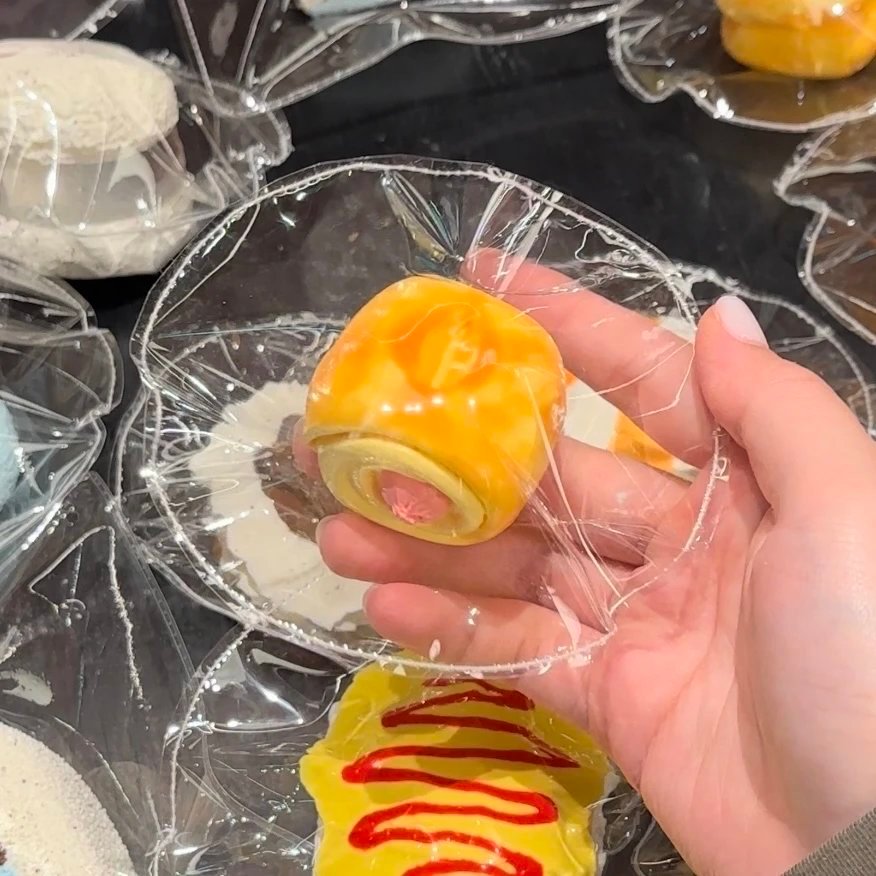 207010 Peng Yu Kuai Sausage Bun (Frozen Butter Clay Texture Series) / 彭鱼块 肠仔包（冻黄油触感系列）
