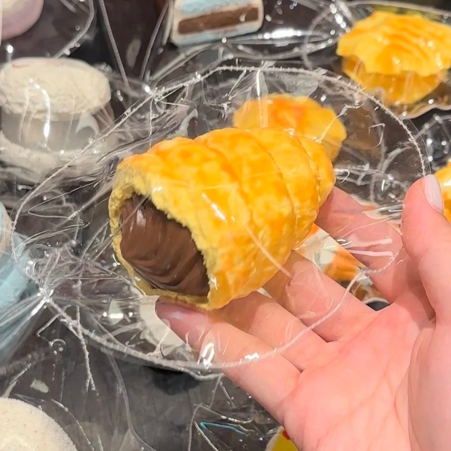 207022 Peng Yu Kuai Horn Bun (Frozen Butter Clay Texture Series) / 彭鱼块 号角包(冻黄油触感系列)