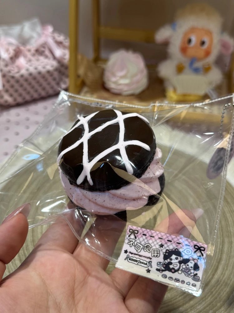 436007 Pinkink Strawberry Chocolate Macaron (Dry Cheese Clay Texture Series) / 粉墨捏捏 粉巧马卡龙（干酪泥触感系列）