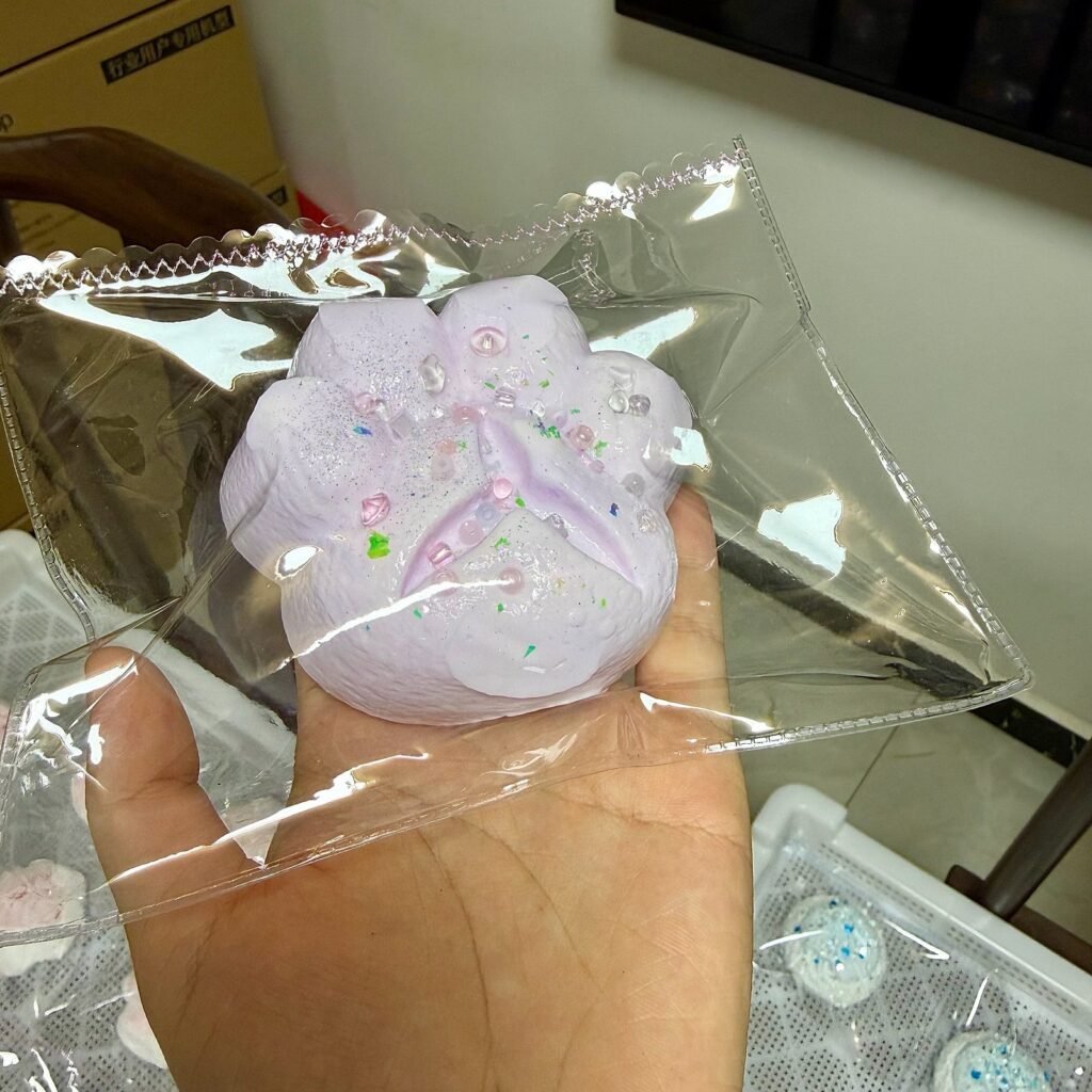 529013 Pearl Mermaid Purple Cat Paw Pretzel - Cosmetic Imperfection (Ultra-Soft Watery Clay Texture Series) / 珍珠美人鱼 紫色猫爪碱水·外观瑕疵（变态软偏水泥感触感系列）