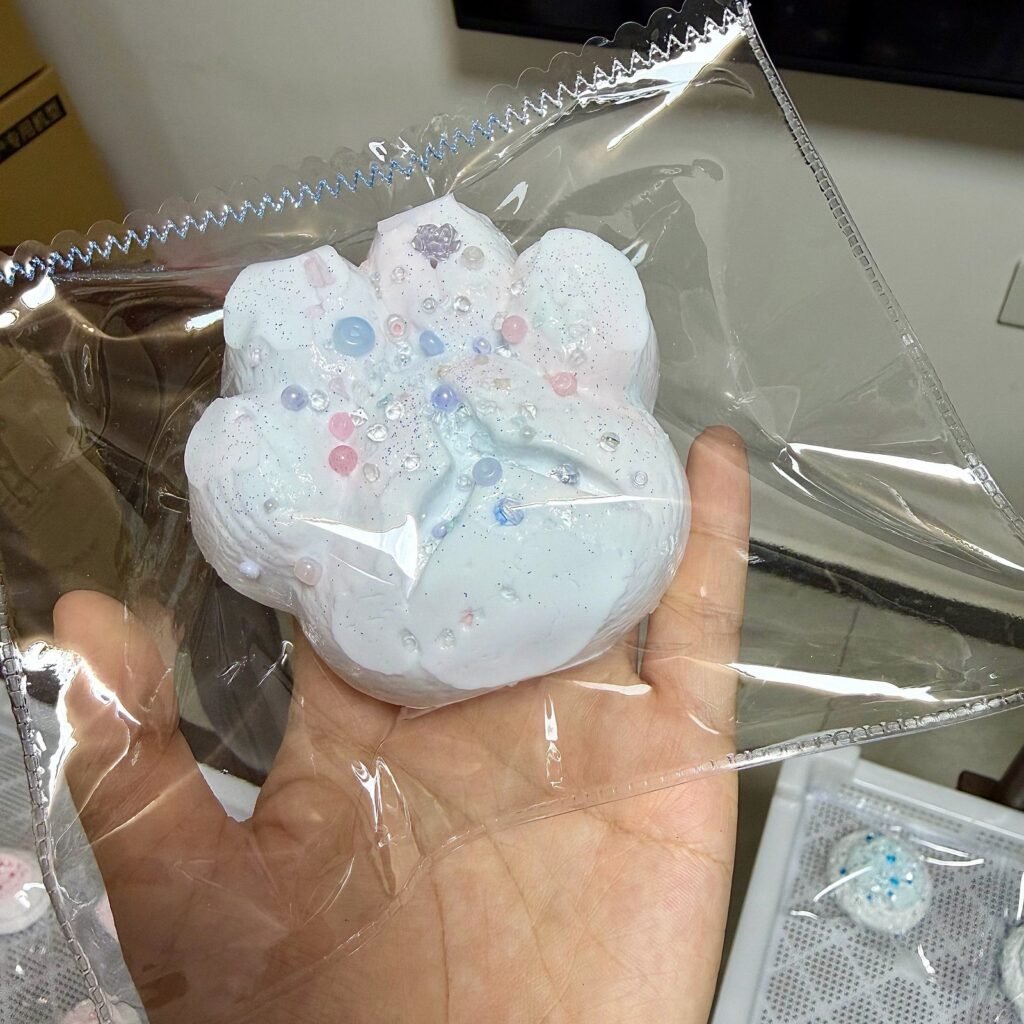 529029 Pearl Mermaid Pink Blue Cat Paw Pretzel - Cosmetic Imperfection (Ultra-Soft Watery Clay Texture Series) / 珍珠美人鱼 粉蓝色猫爪碱水·外观瑕疵（变态软偏水泥感触感系列）