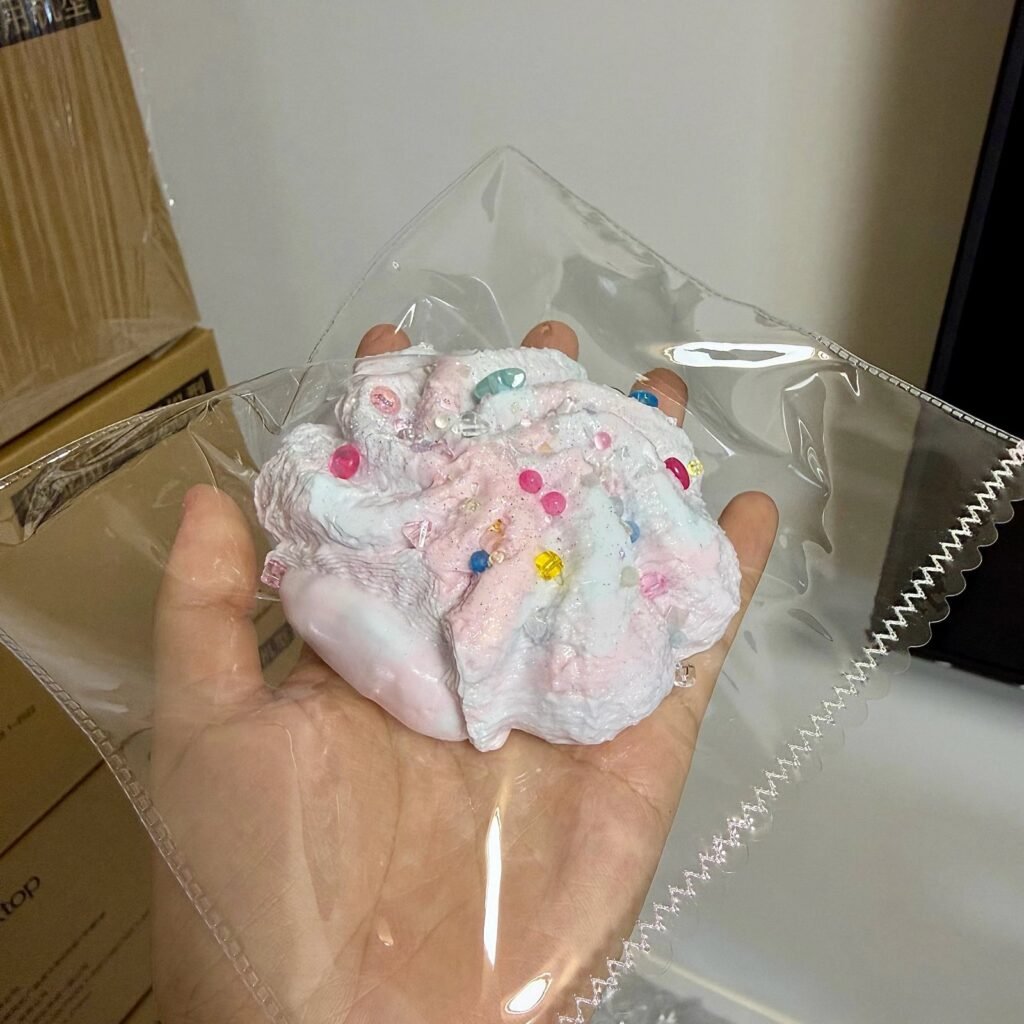 529038 Pearl Mermaid Pink Blue Confetti Lava Cream Puff - Cosmetic Imperfection (Ultra-Soft Watery Clay Texture Series) / 珍珠美人鱼 粉蓝彩豆爆浆泡芙·外观瑕疵（变态软偏水泥感触感系列）