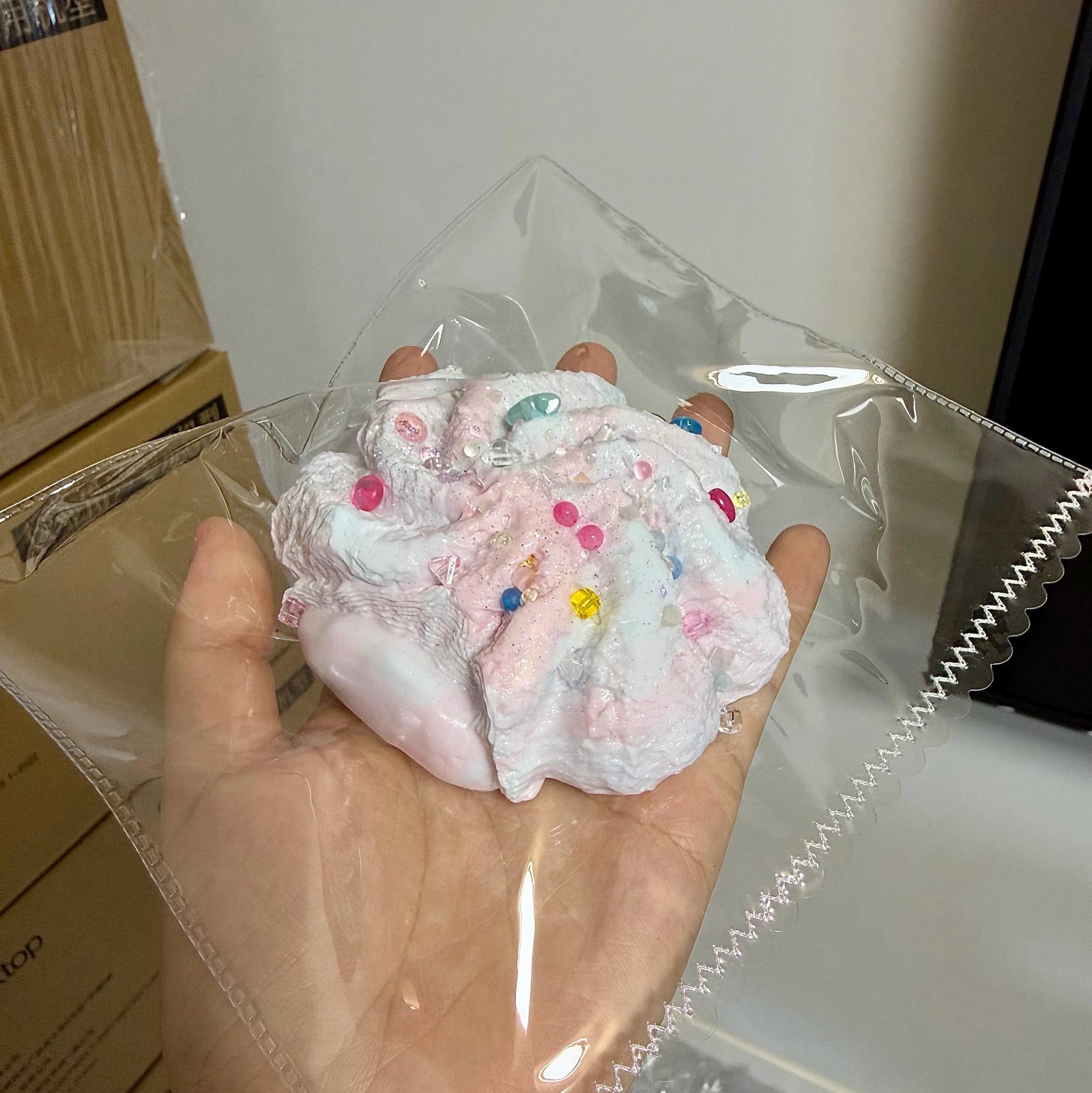 529038 Pearl Mermaid Pink Blue Confetti Lava Cream Puff - Cosmetic Imperfection (Ultra-Soft Watery Clay Texture Series) / 珍珠美人鱼 粉蓝彩豆爆浆泡芙·外观瑕疵(变态软偏水泥感触感系列)