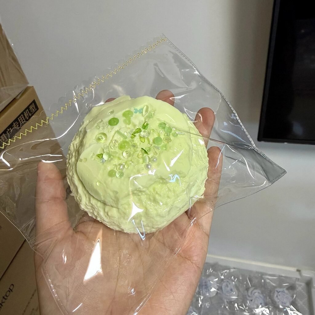 529043 Pearl Mermaid Green Cookie Marshmallow - Cosmetic Imperfection (Ultra-Soft Watery Clay Texture Series) / 珍珠美人鱼 绿色饼干棉花糖·外观瑕疵（变态软偏水泥感触感系列）