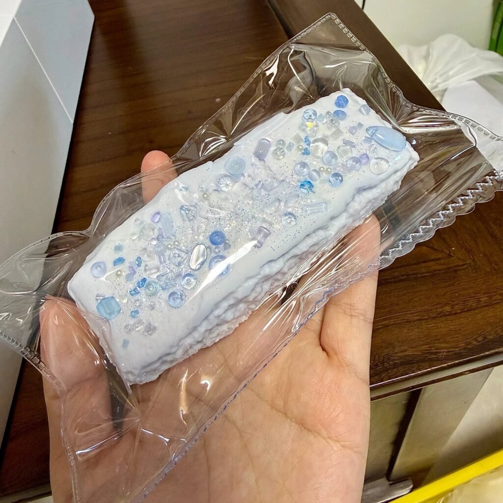 529057 Pearl Mermaid Blueberry Hokkaido Milk Bread - Cosmetic Imperfection (Ultra-Soft Watery Clay Texture Series) / 珍珠美人鱼 蓝莓北海道奶排包·外观瑕疵(变态软偏水泥感触感系列)