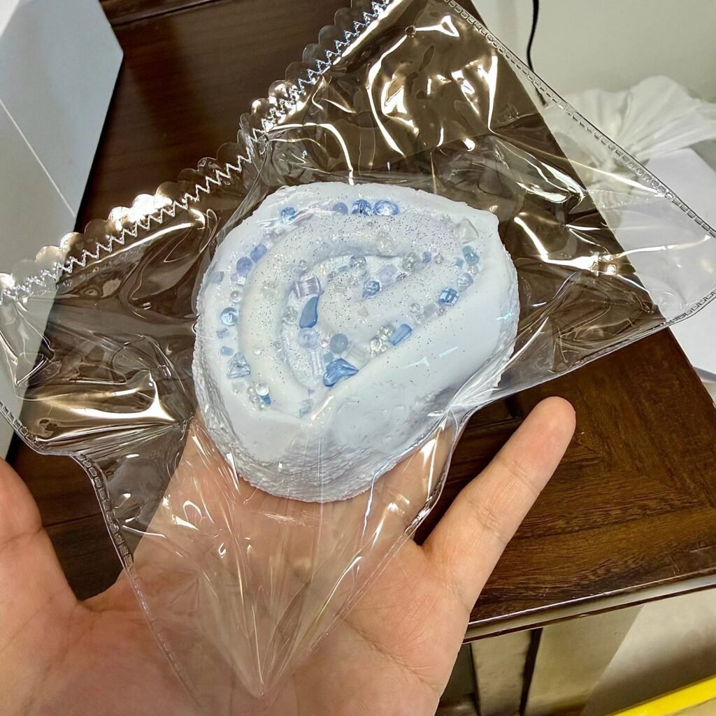 529059 Pearl Mermaid Blueberry Swiss Roll - Cosmetic Imperfection (Ultra-Soft Watery Clay Texture Series) / 珍珠美人鱼 蓝莓瑞士卷·外观瑕疵(变态软偏水泥感触感系列)
