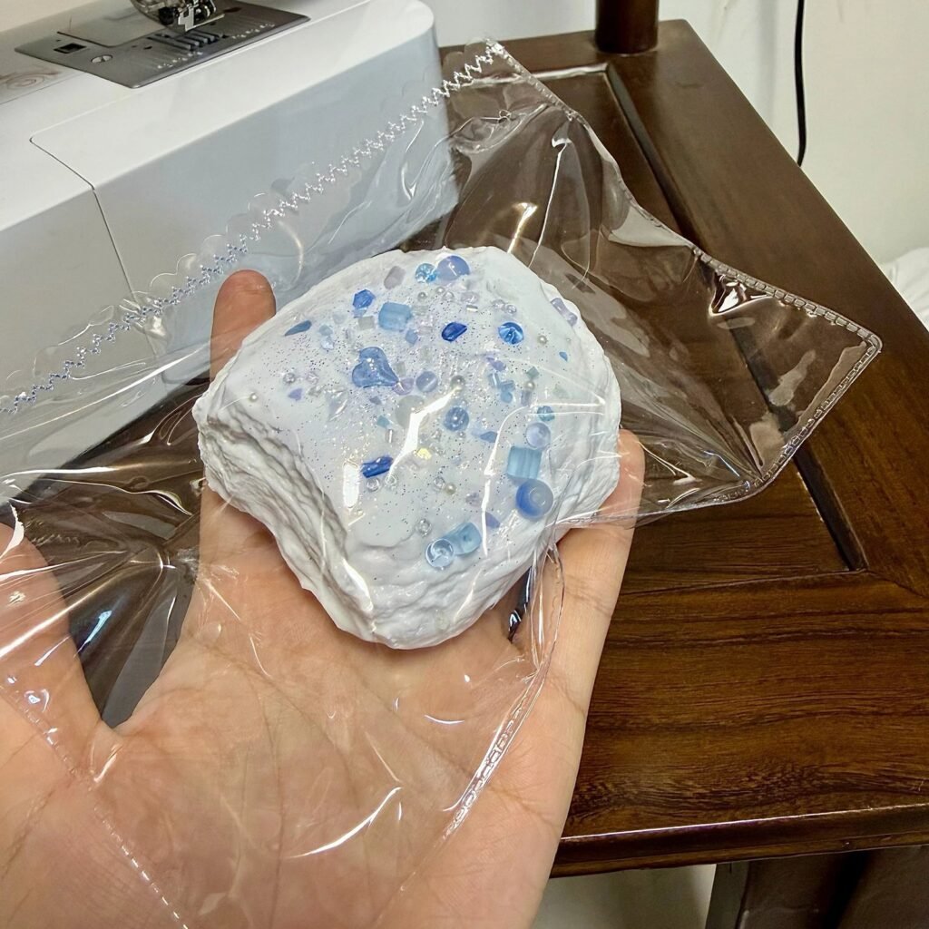 529063 Pearl Mermaid Blueberry Chilled Cream Sandwich Bread - Cosmetic Imperfection (Ultra-Soft Watery Clay Texture Series) / 珍珠美人鱼 蓝莓奶油夹心冰面包·外观瑕疵(变态软偏水泥感触感系列)