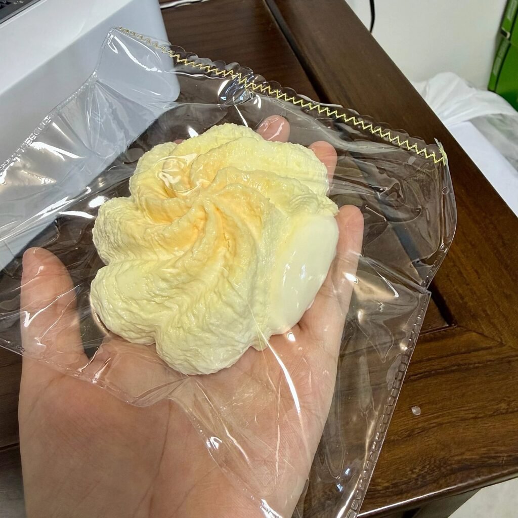 529072 Pearl Mermaid Soy Milk Lava Cream Puff - Cosmetic Imperfection (Ultra-Soft Watery Clay Texture Series) / 珍珠美人鱼 豆乳色爆浆泡芙·外观瑕疵(变态软偏水泥感触感系列)