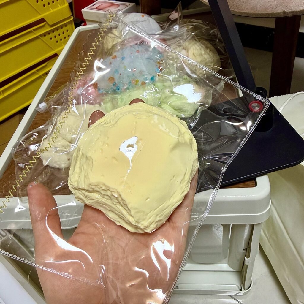 529077 Pearl Mermaid Soy Milk Chilled Cream Sandwich Bread - Cosmetic Imperfection (Ultra-Soft Watery Clay Texture Series) / 珍珠美人鱼 豆乳色奶油夹心冰面包·外观瑕疵(变态软偏水泥感触感系列)