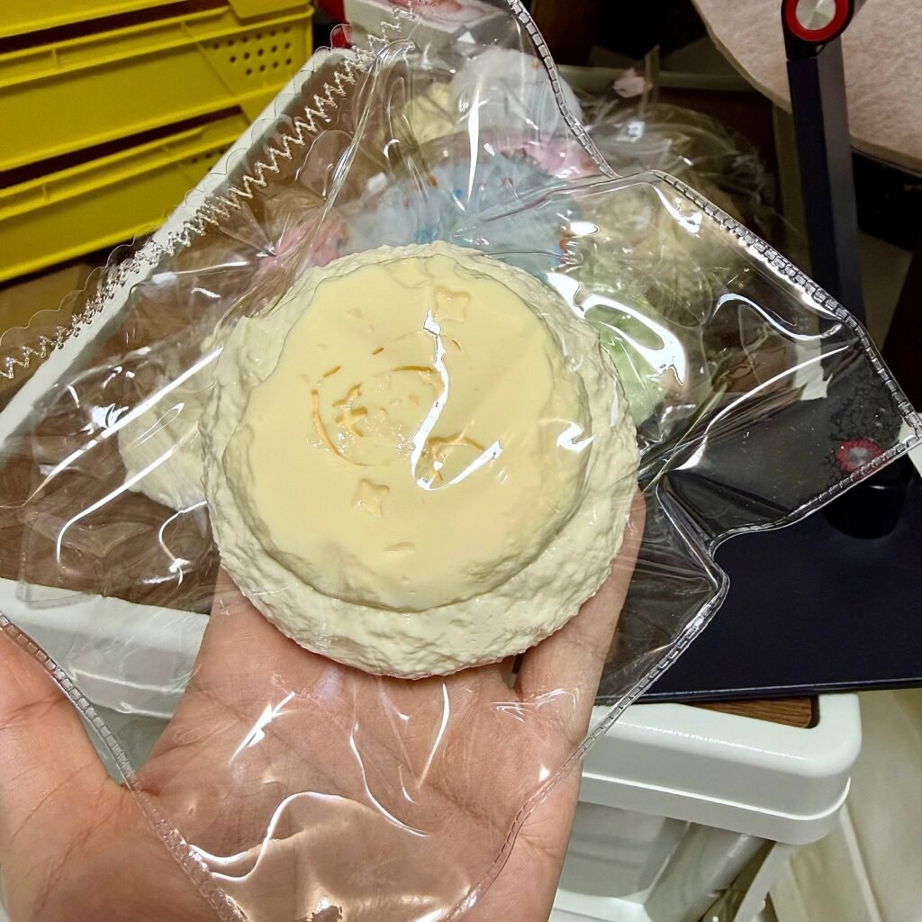 529078 Pearl Mermaid Soy Milk Cookie Marshmallow - Cosmetic Imperfection - Item B (Ultra-Soft Watery Clay Texture Series) / 珍珠美人鱼 豆乳色饼干棉花糖·外观瑕疵·实物二(变态软偏水泥感触感系列)