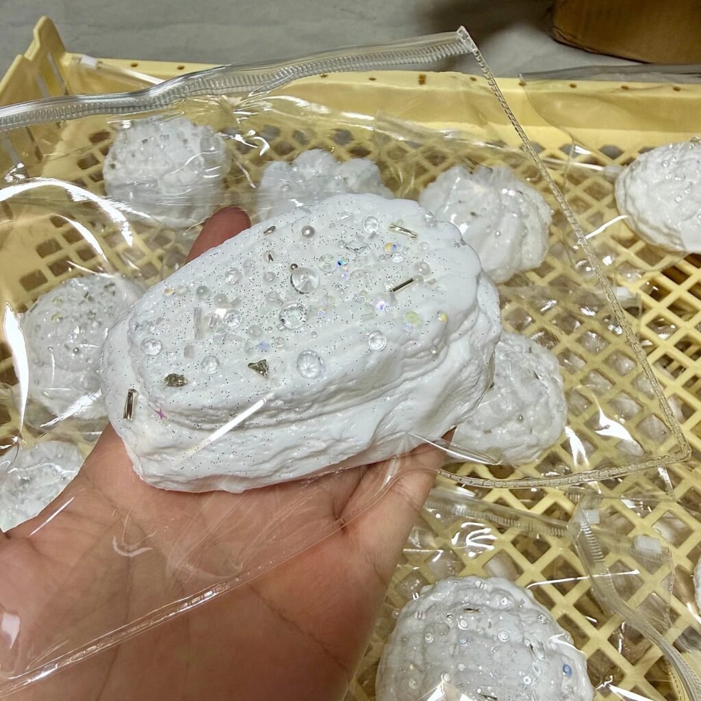 529086 Pearl Mermaid Silver White Madeleine Milk Cube - Cosmetic Imperfection (Ultra-Soft Watery Clay Texture Series) / 珍珠美人鱼 银白色玛德琳奶块·外观瑕疵（变态软偏水泥感触感系列）