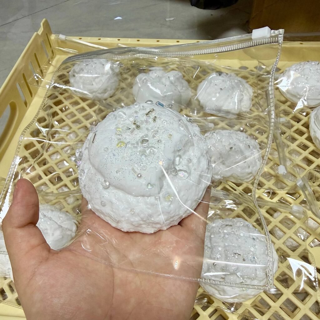 529089 Pearl Mermaid Silver White Cookie Marshmallow - Cosmetic Imperfection (Ultra-Soft Watery Clay Texture Series) / 珍珠美人鱼 银白色饼干棉花糖·外观瑕疵（变态软偏水泥感触感系列）