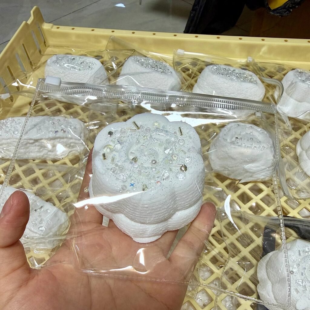 529092 Pearl Mermaid Silver White Double-Layer Fish Cake - Cosmetic Imperfection (Ultra-Soft Watery Clay Texture Series) / 珍珠美人鱼 银白色双层鱼板·外观瑕疵（变态软偏水泥感触感系列）