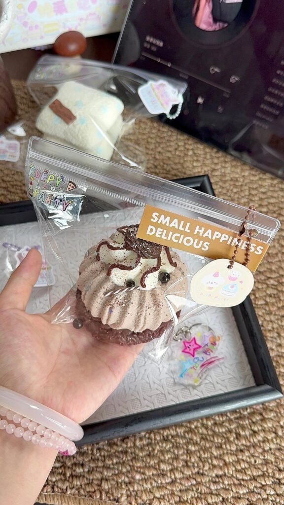 327020 Puppy Party Snow-Capped Coffee Cream Cake (Glutinous Rice Clay Texture Series) / 狗派日记 雪顶咖啡奶油糕（糯米泥触感系列）