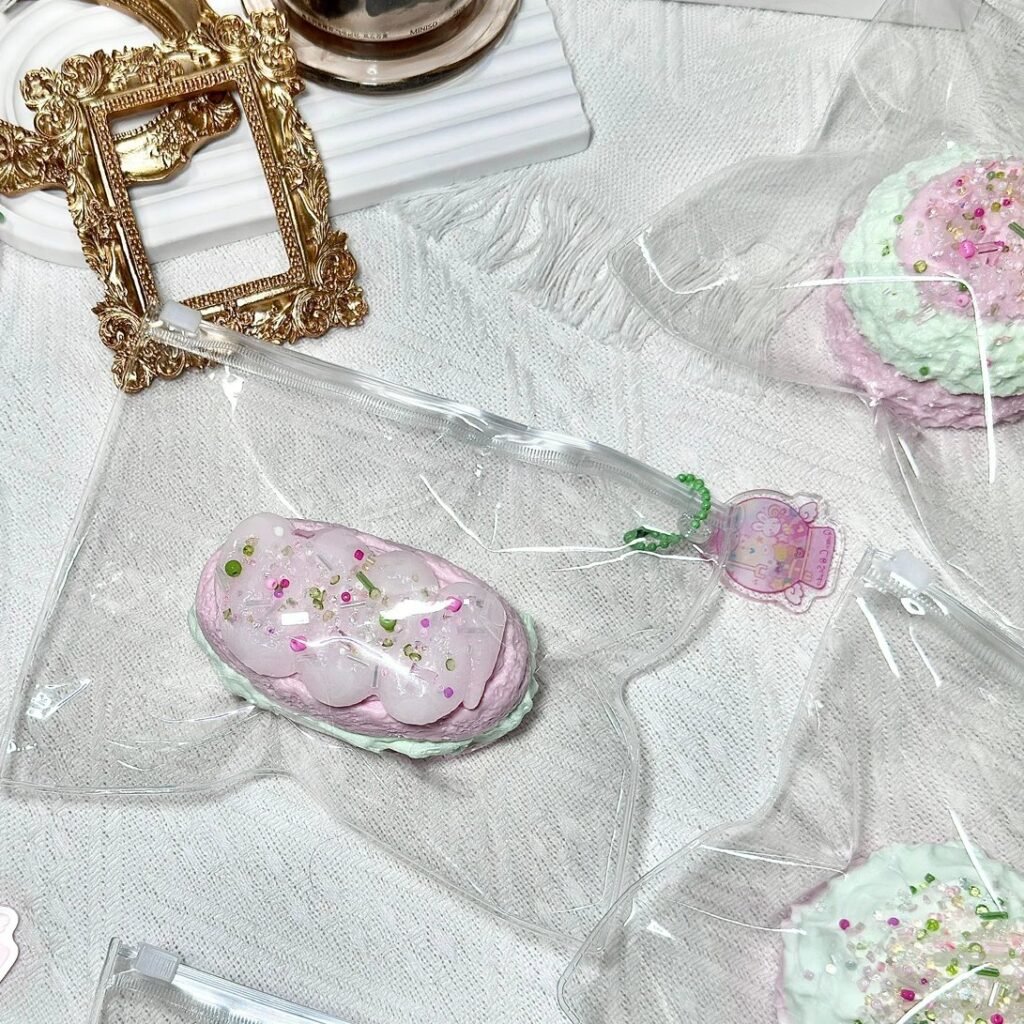 513010 Queen C. Studio Cream Sandwich Cake - Sakura Milk Green (Sticky Cake Clay Texture Series) / Queen C. @Studio 奶油夹心蛋糕·浅樱奶绿（黏糕泥触感系列）