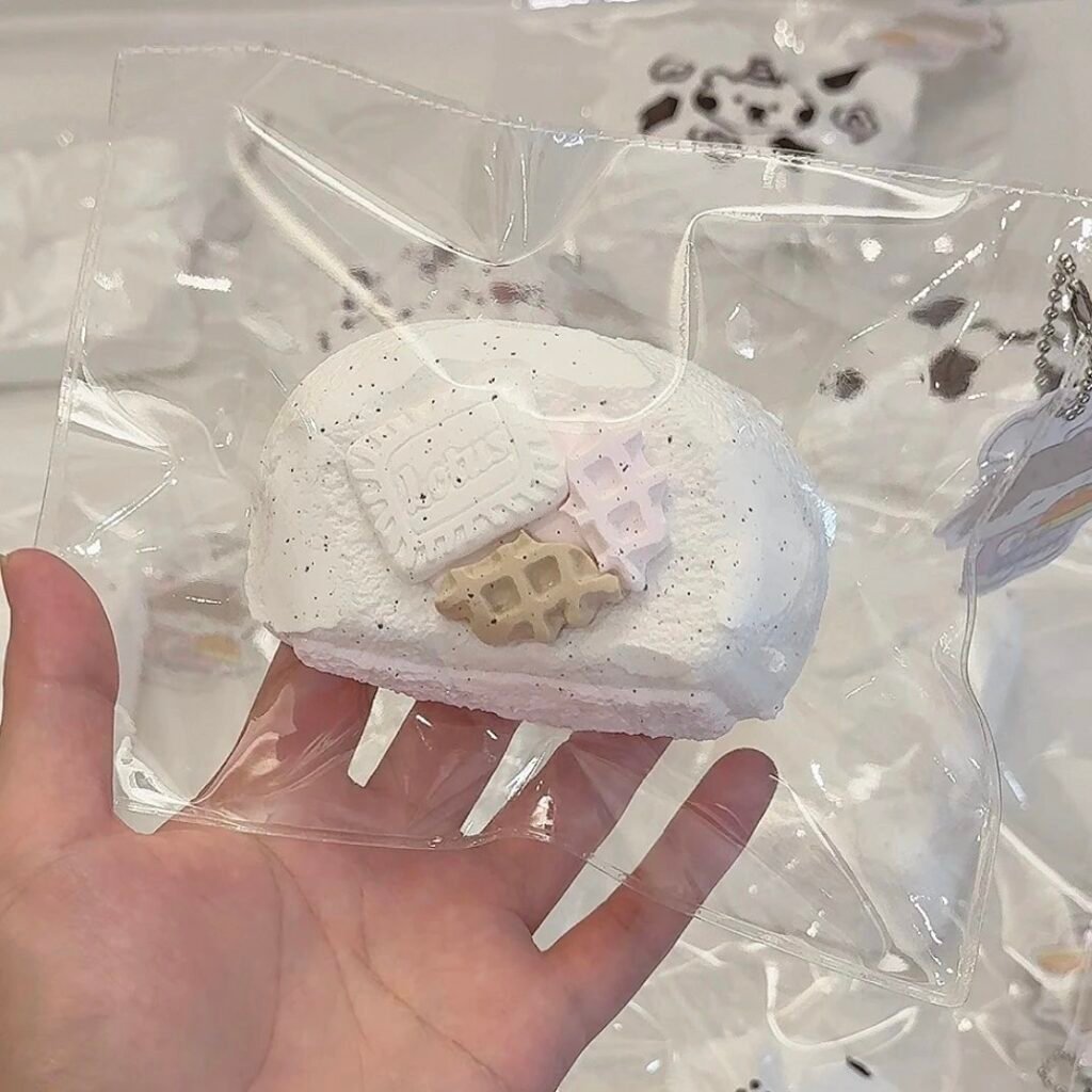 255023 Rabbit Ruibi Filled Mini Cake (Cotton Cream Texture Series) / Rabbit瑞比捏捏 夹心小蛋糕（绵奶油触感系列）