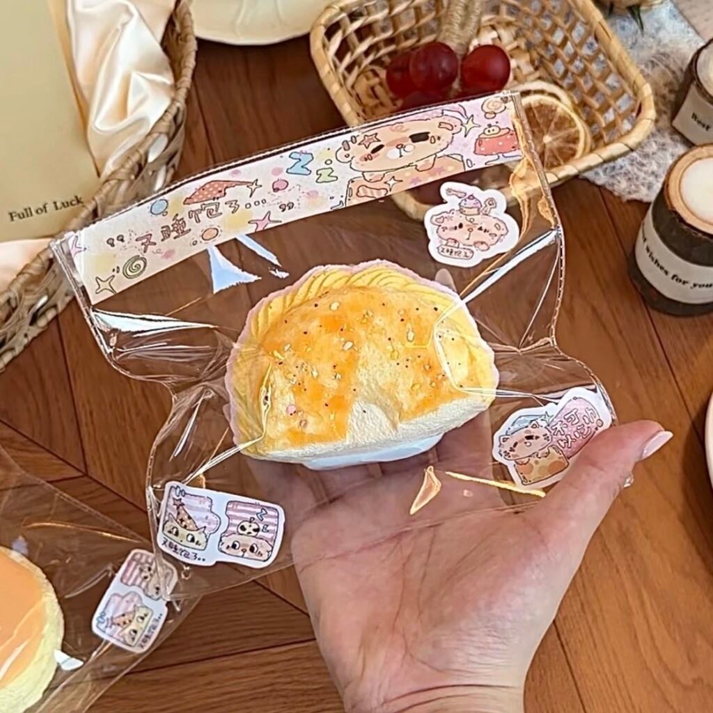 95076 Well Rested Again Squishy Sea Salt Filled Donut (Dry Clay Texture Series) / 又睡饱了捏捏 海盐夹心甜甜圈（干黏土触感系列）