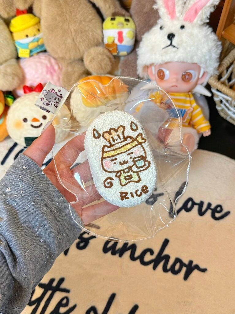 456014 R1ce Little Rice Waiter Large Senbei (Glutinous Cream Clay Texture Series) / R1ce 小饭服务生大仙贝（糯奶油触感系列）