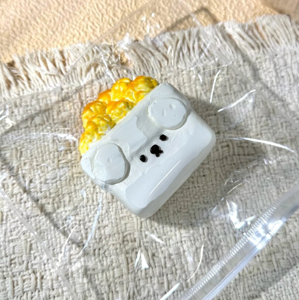 483008 Rutangle Appearance-Defect Caramel Popcorn Puppy (Rice Cake Texture Series) / 乳糖酪 全瑕焦糖爆米花小狗（糍粑触感系列）