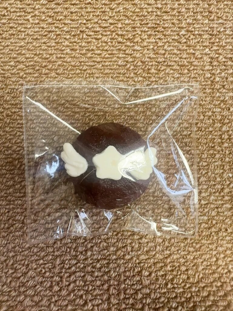 337027 Soft Cloud Studio Angel Round Cake - Dark Chocolate / 软云朵 Studio 天使圆蛋糕黑巧