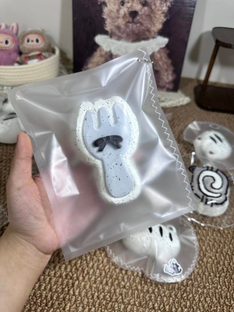 341007 Songzi Butterfly Gray Fork (Soft Dry Cheese Texture Series) / 松子 蝴蝶灰叉子（软干酪触感系列）