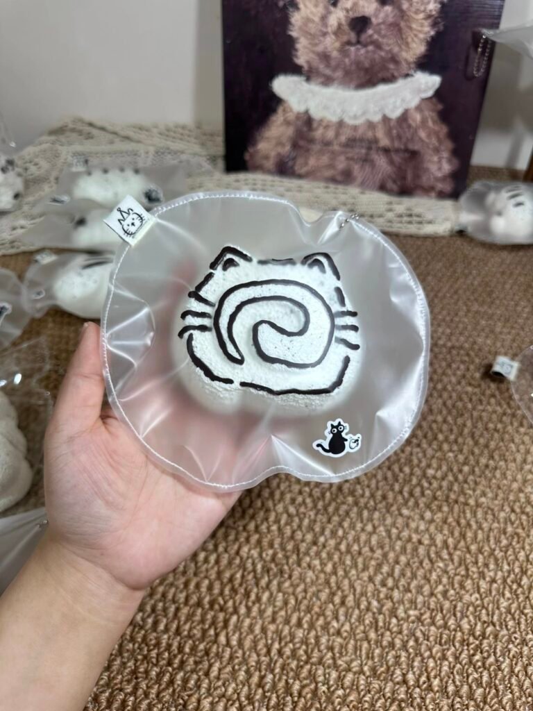 341009 Songzi Black and White Cat Swiss Roll (Soft Dry Cheese Texture Series) / 松子 黑白猫猫瑞士卷(软干酪触感系列)