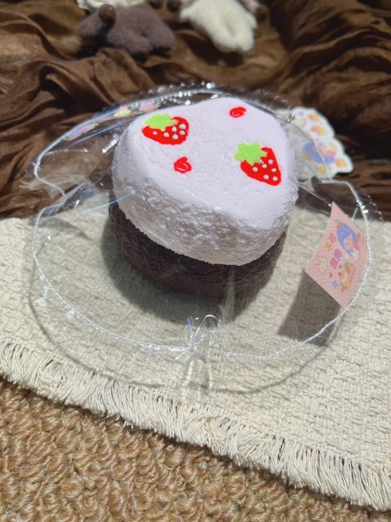 518006 Tianluo Girl Heart Double-Layer Berry Chocolate (Milk Clay Texture Series) / 甜萝姑娘捏捏 爱心双层莓巧（牛奶泥触感系列）