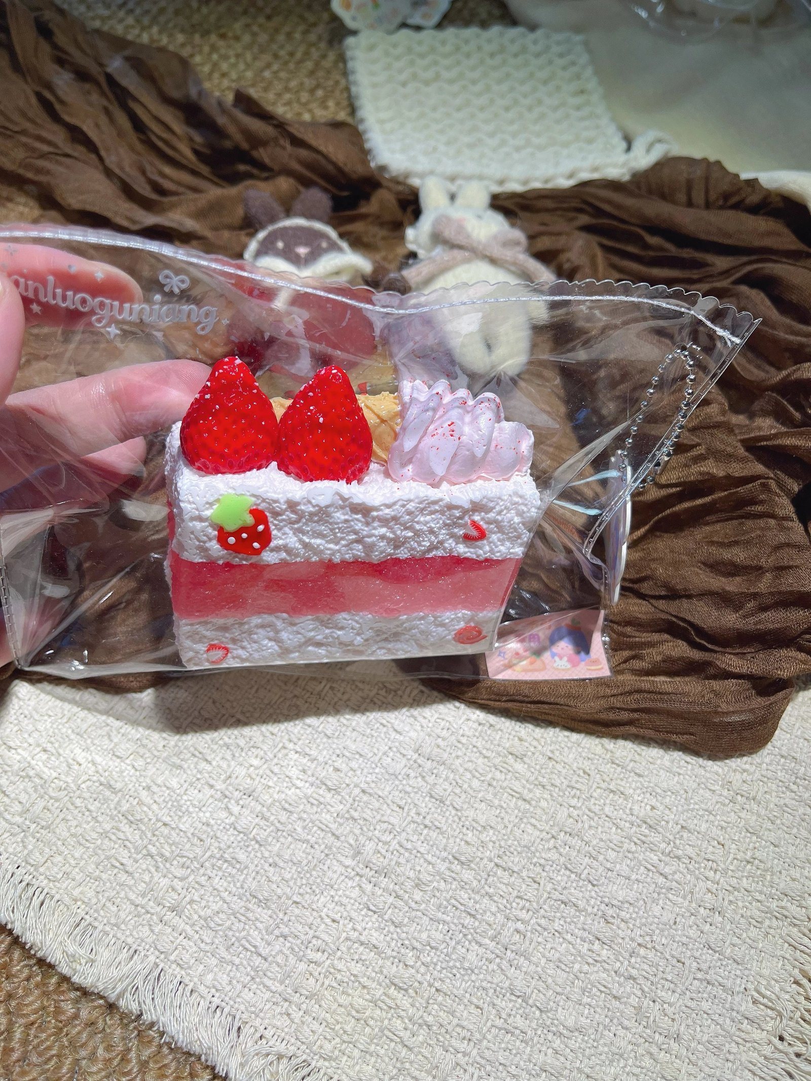 518011 Tianluo Girl Strawberry Ice Cream Cake (Sticky Clay Texture Series) / 甜萝姑娘捏捏 草莓冰淇淋蛋糕(黏糊泥触感系列)