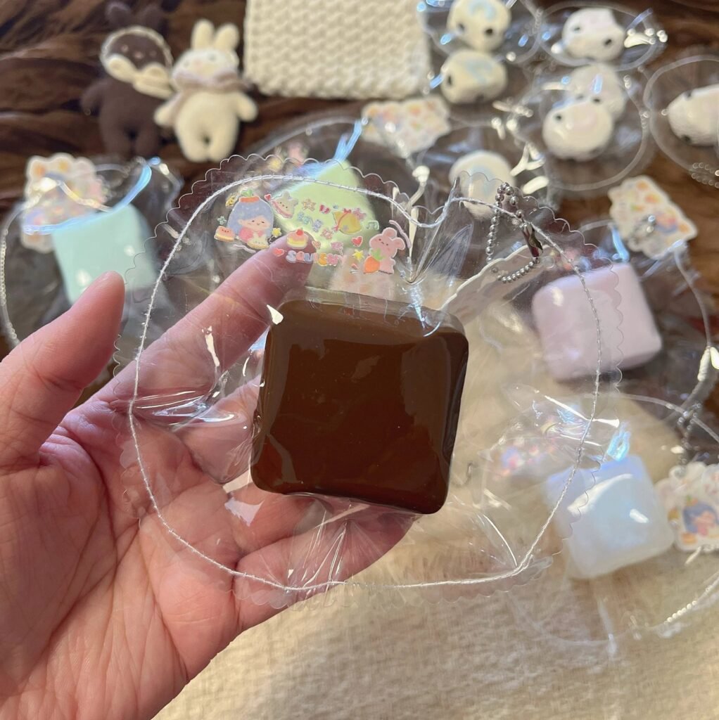 518026 Tianluo Girl Chocolate Sugar Cube (Cheese Clay Texture Series) / 甜萝姑娘捏捏 巧克力方糖(奶酪泥触感系列)