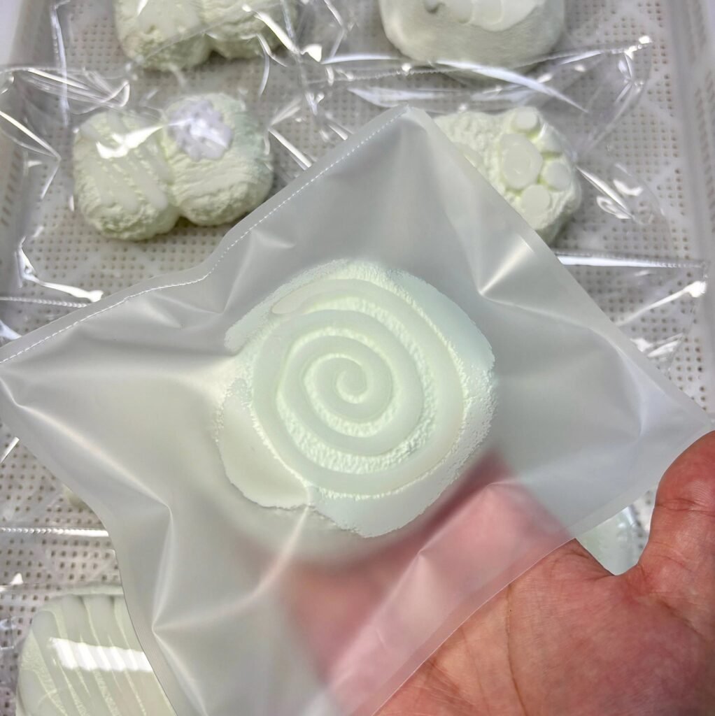 556021 Toast Cat Green Round Senbei - Cosmetic Defect (Yogurt Clay Texture Series) / 吐司猫 绿色款圆仙贝(默认瑕疵)(酸奶泥触感系列)