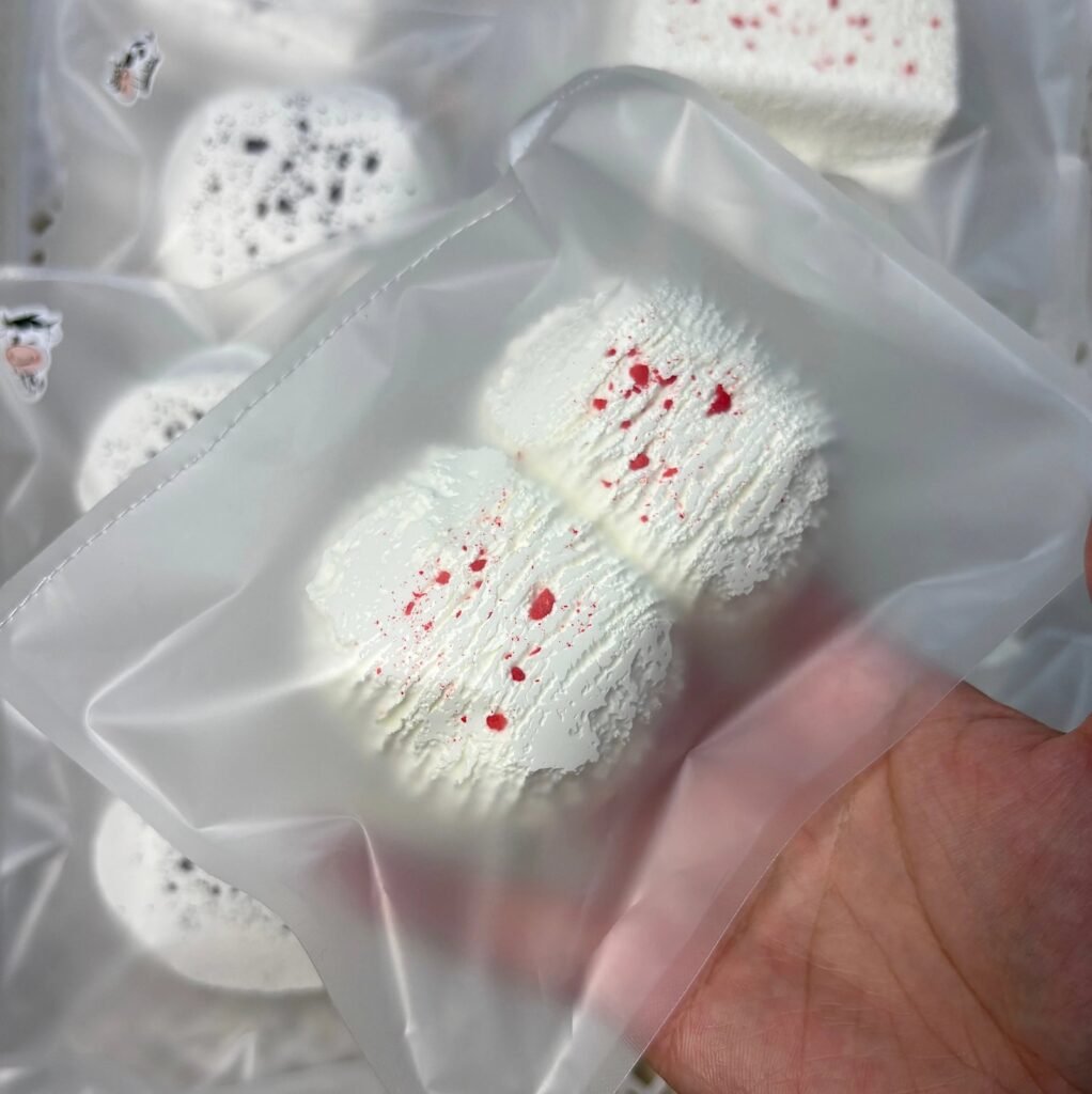 556027 Toast Cat Red Velvet Double Coconut Pastry - Cosmetic Defect (Low Resistance Glutinous Cream Texture Series) / 吐司猫 红丝绒二连椰蓉酥(默认瑕疵)(糯奶油降阻版触感系列)