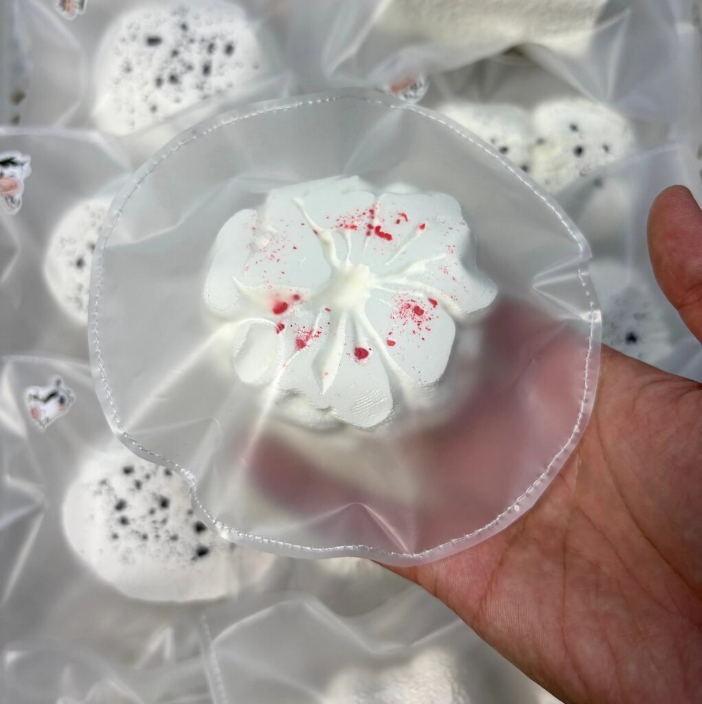 556031 Toast Cat Red Velvet Scrunchie - Cosmetic Defect (Low Resistance Glutinous Cream Texture Series) / 吐司猫 红丝绒大肠发圈(默认瑕疵)(糯奶油降阻版触感系列)