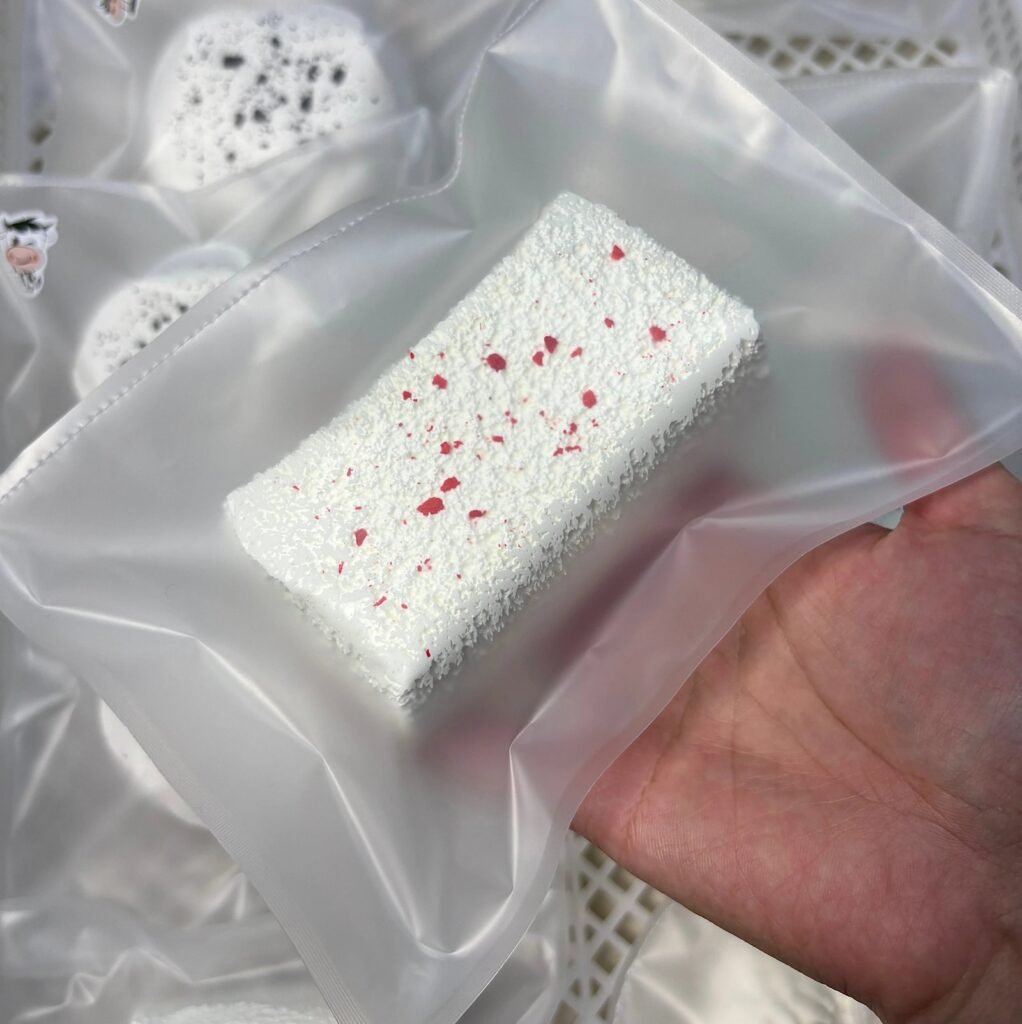556034 Toast Cat Red Velvet Soft Toast - Cosmetic Defect (Low Resistance Glutinous Cream Texture Series) / 吐司猫 红丝绒绵绵吐司(默认瑕疵)(糯奶油降阻版触感系列)